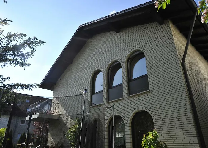 Zur Herzklinik بيت ضيافة